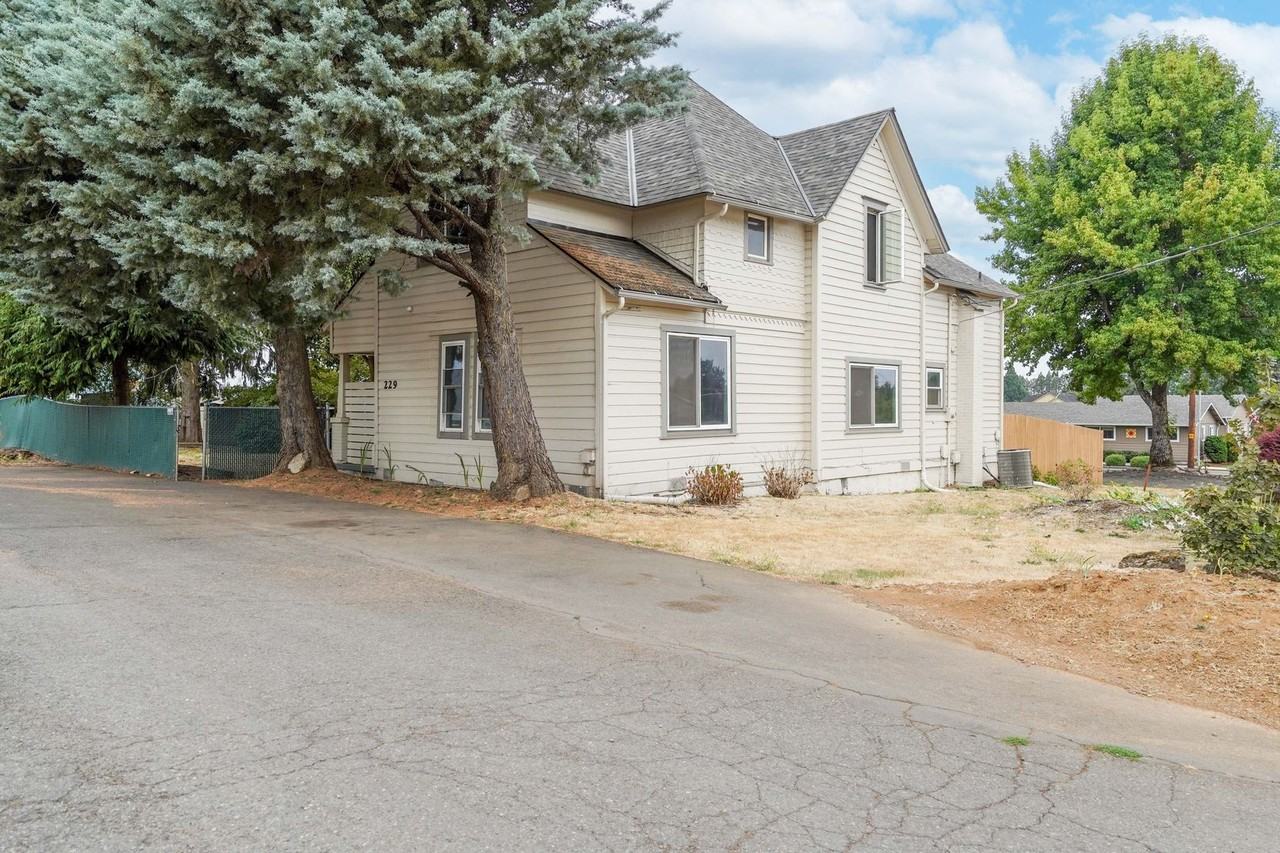 229 229 Maple St. - 229 Maple St. - Photo 2 of 43