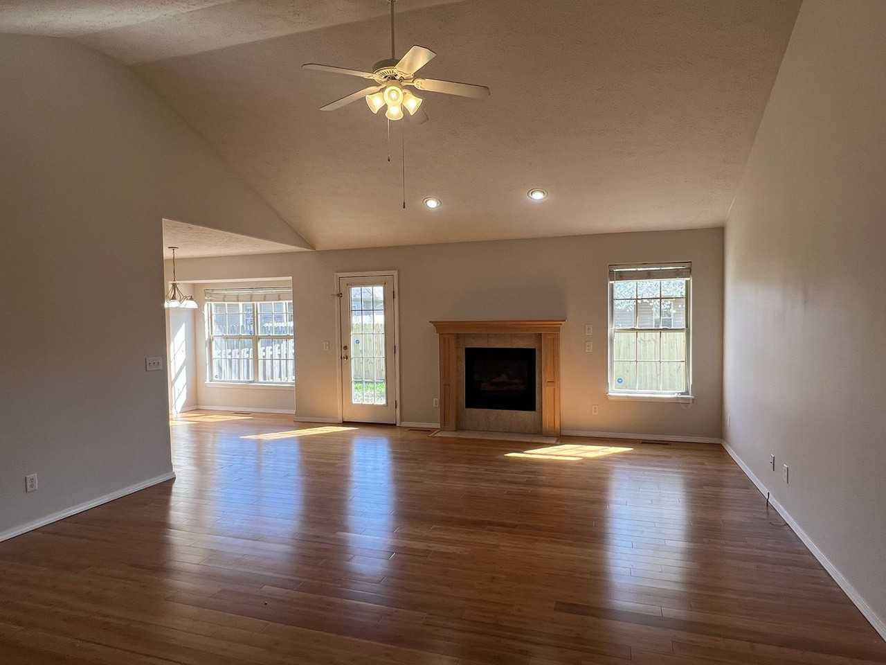 986 W Crestwick St - Photo 2 of 18