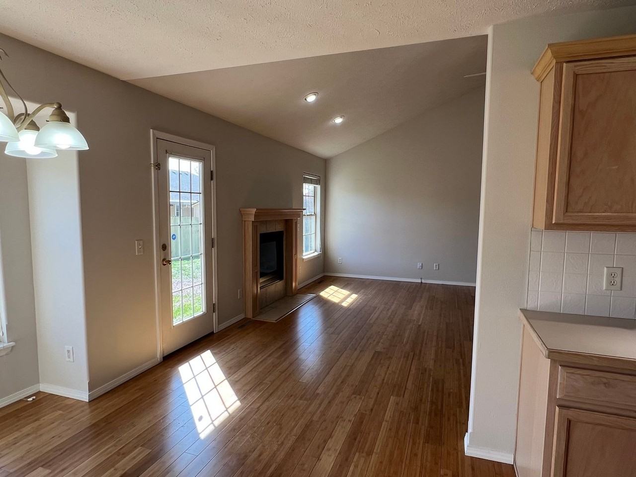 986 W Crestwick St - Photo 3 of 18