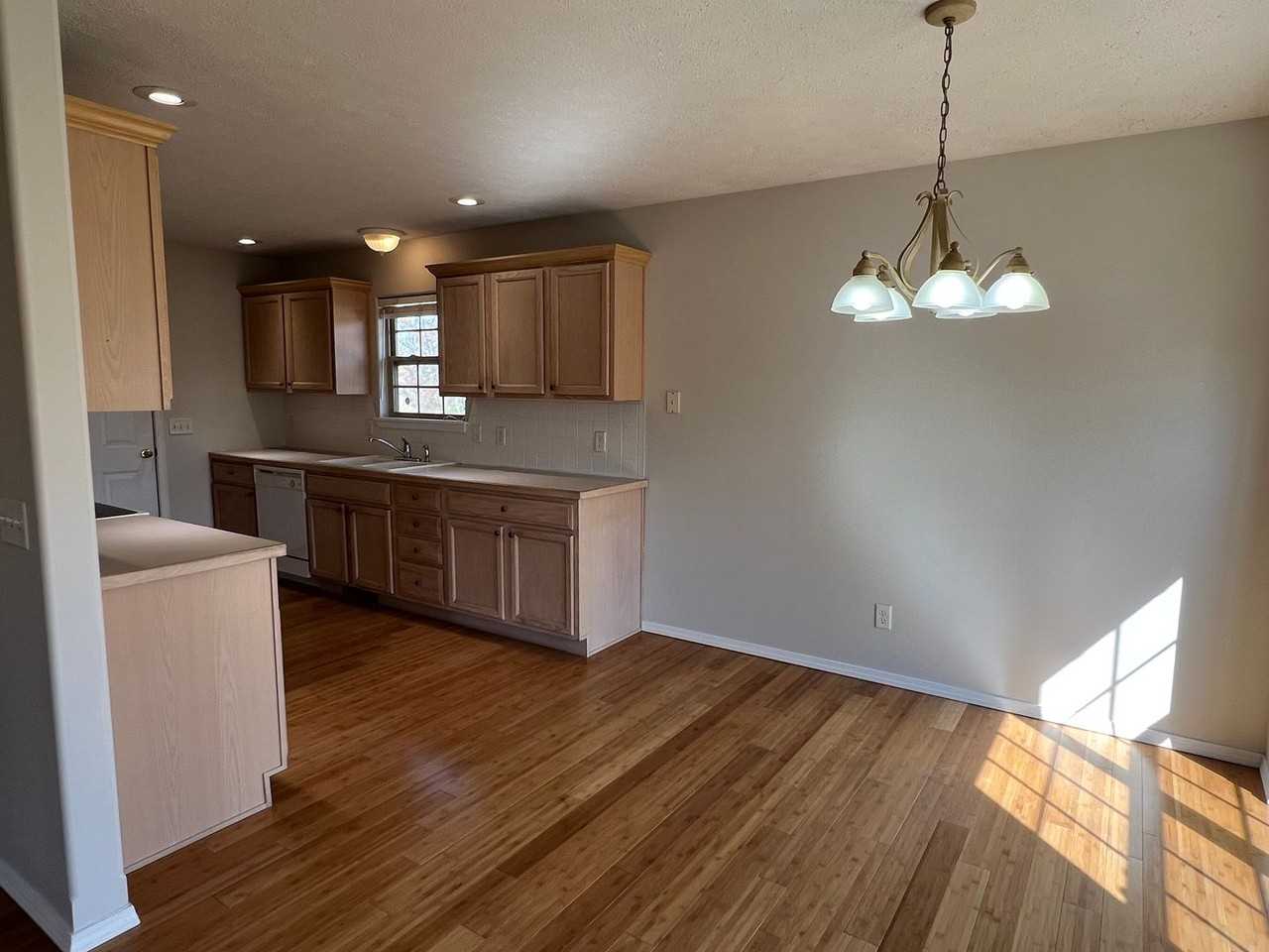 986 W Crestwick St - Photo 4 of 18