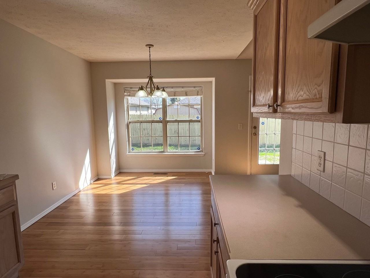 986 W Crestwick St - Photo 5 of 18