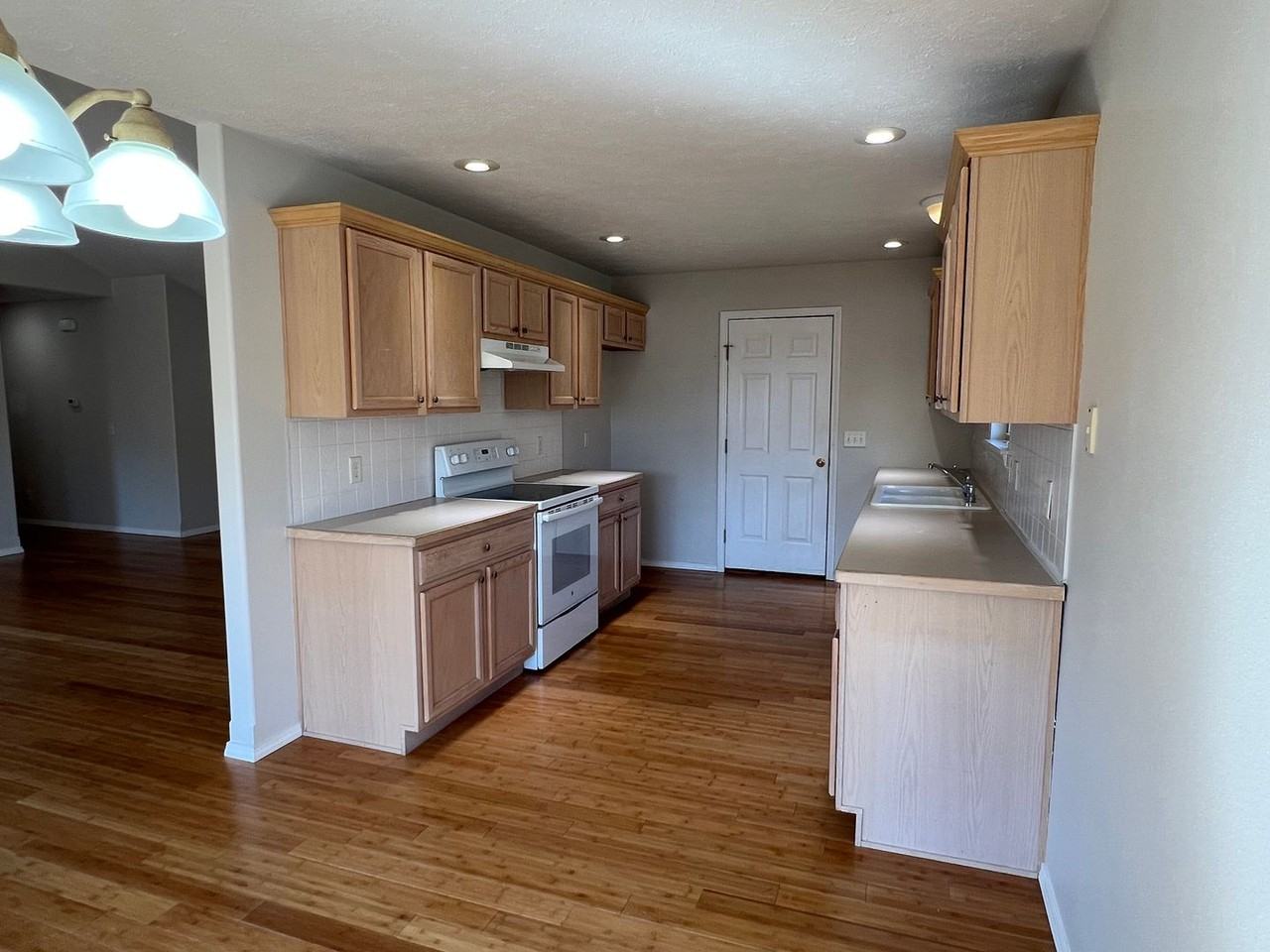 986 W Crestwick St - Photo 6 of 18