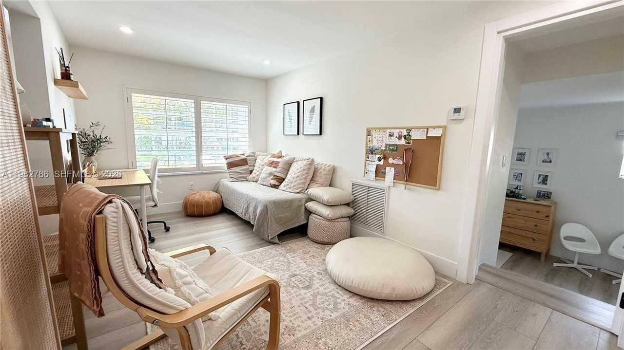 5785 Sw 54th Ter - Photo 6 of 23