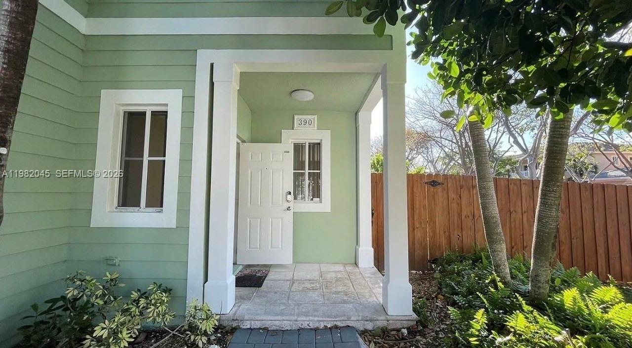 390 Ne 35th Ave - Photo 5 of 18