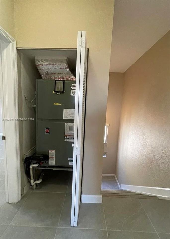 390 Ne 35th Ave - Photo 7 of 18