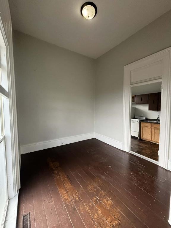 221 N Columbia St Apt E - Photo 3 of 5