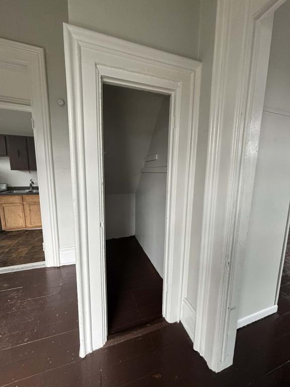 221 N Columbia St Apt E - Photo 4 of 5