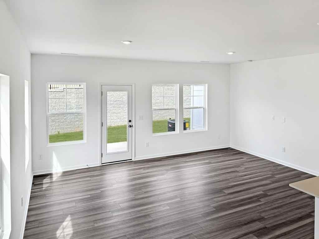 911 Pilot St - Photo 5 of 22