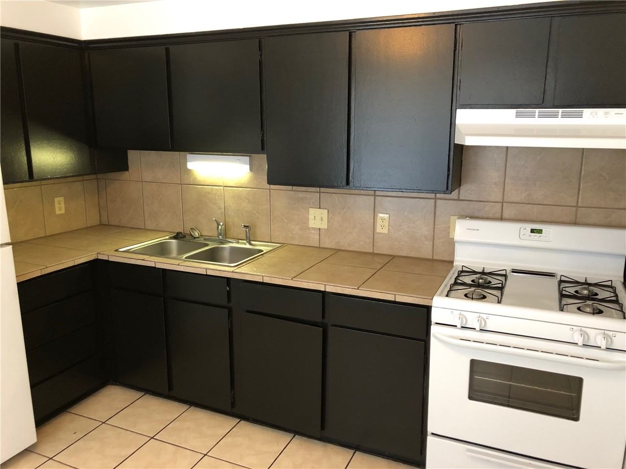 2360 Jefferson Ave - Photo 6 of 16