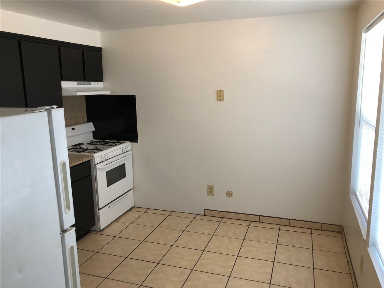 2360 Jefferson Ave - Photo 7 of 16