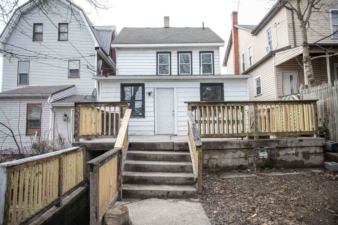 213 Willow Ave - Photo 4 of 40