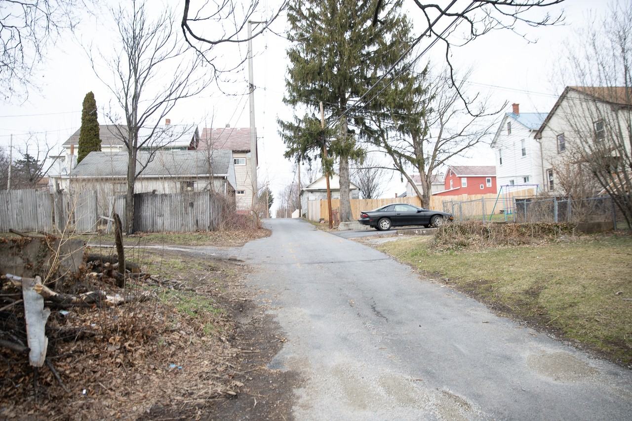 213 Willow Ave - Photo 6 of 40