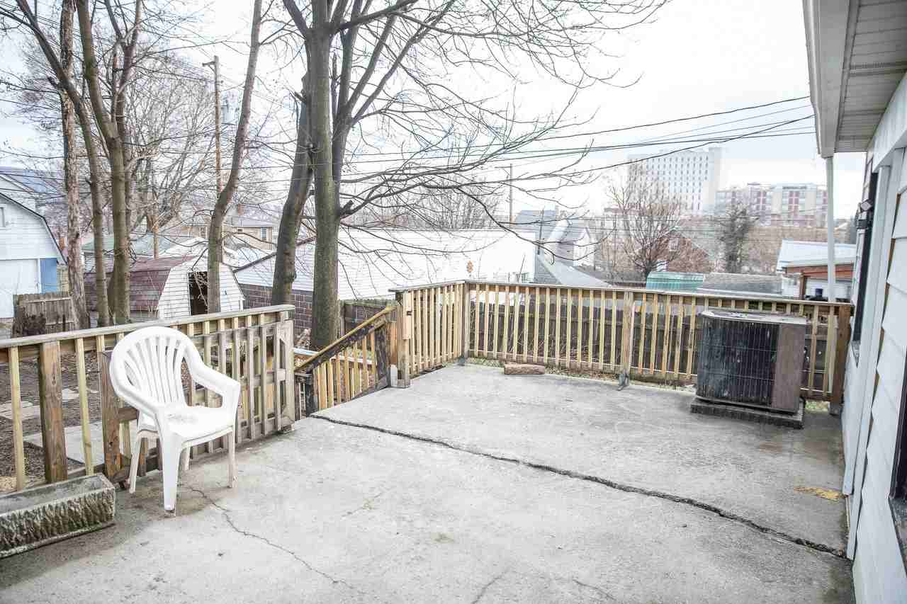 213 Willow Ave - Photo 7 of 40