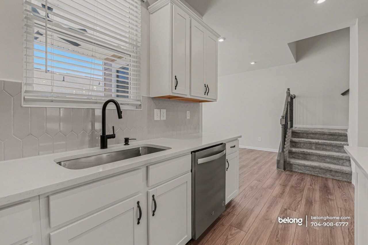 416 Burr St - Photo 5 of 26