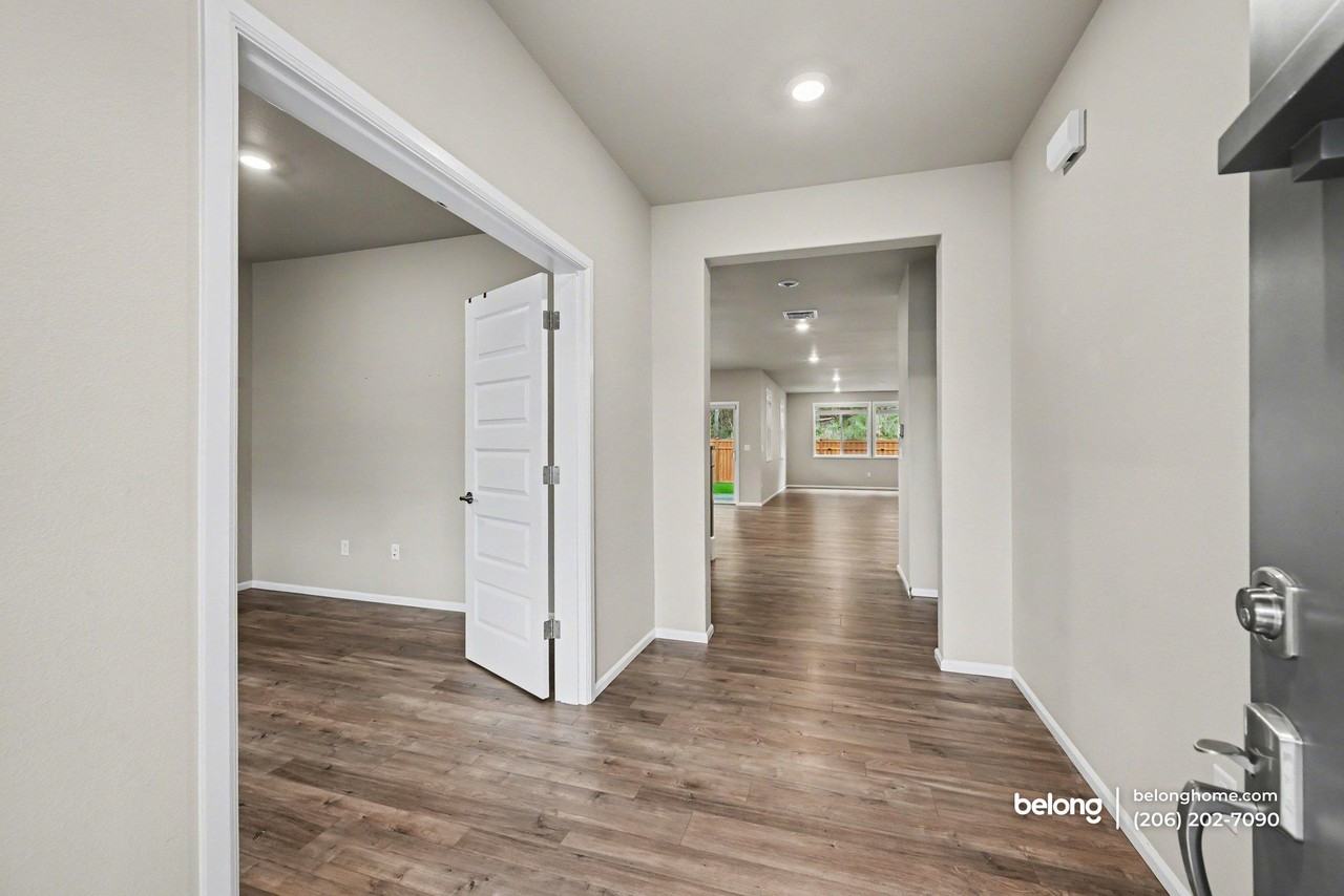 12819 192nd Pl E - Photo 5 of 30