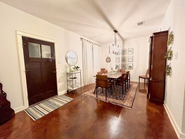 205 Sycamore St - Photo 4 of 18