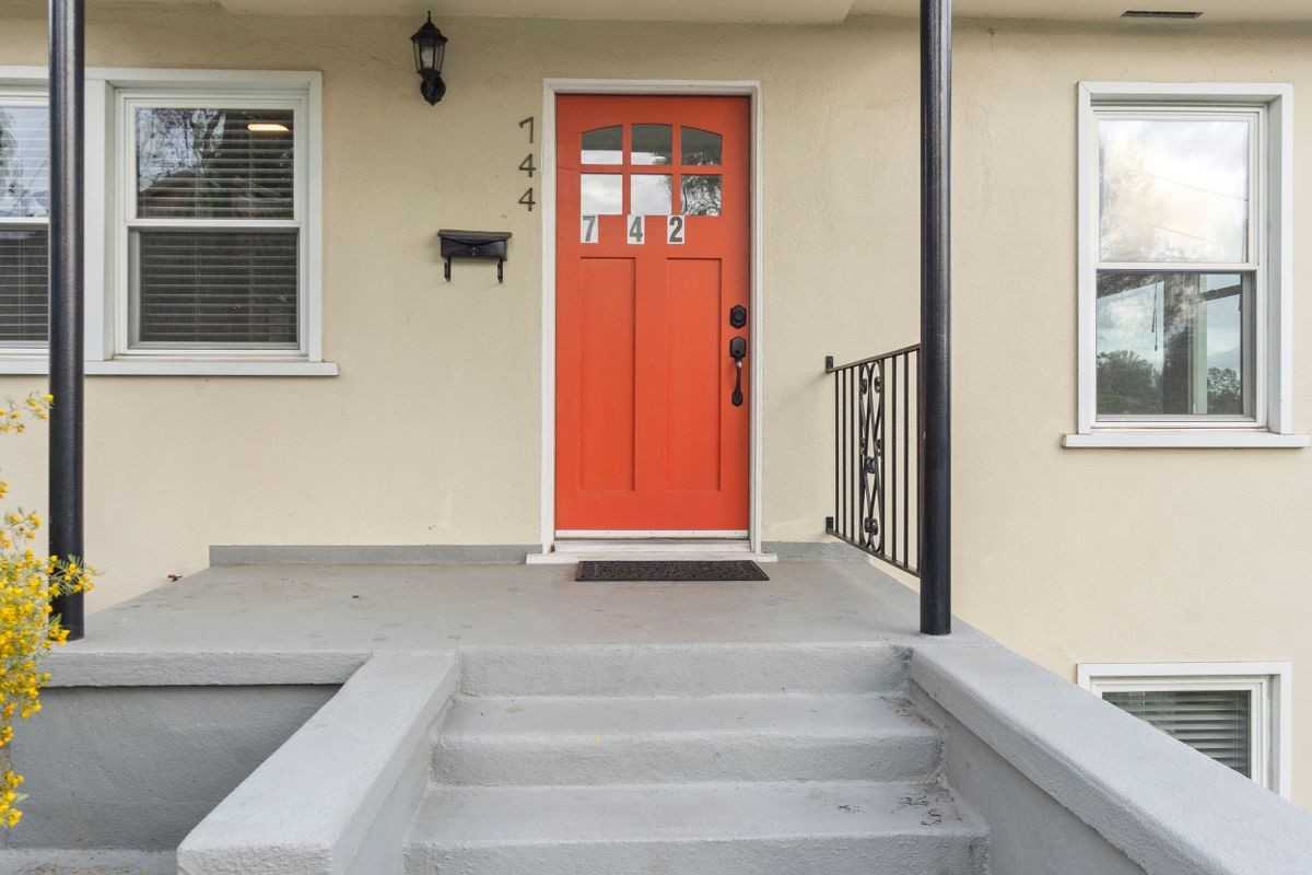 744 Onarga Ave - Photo 2 of 30