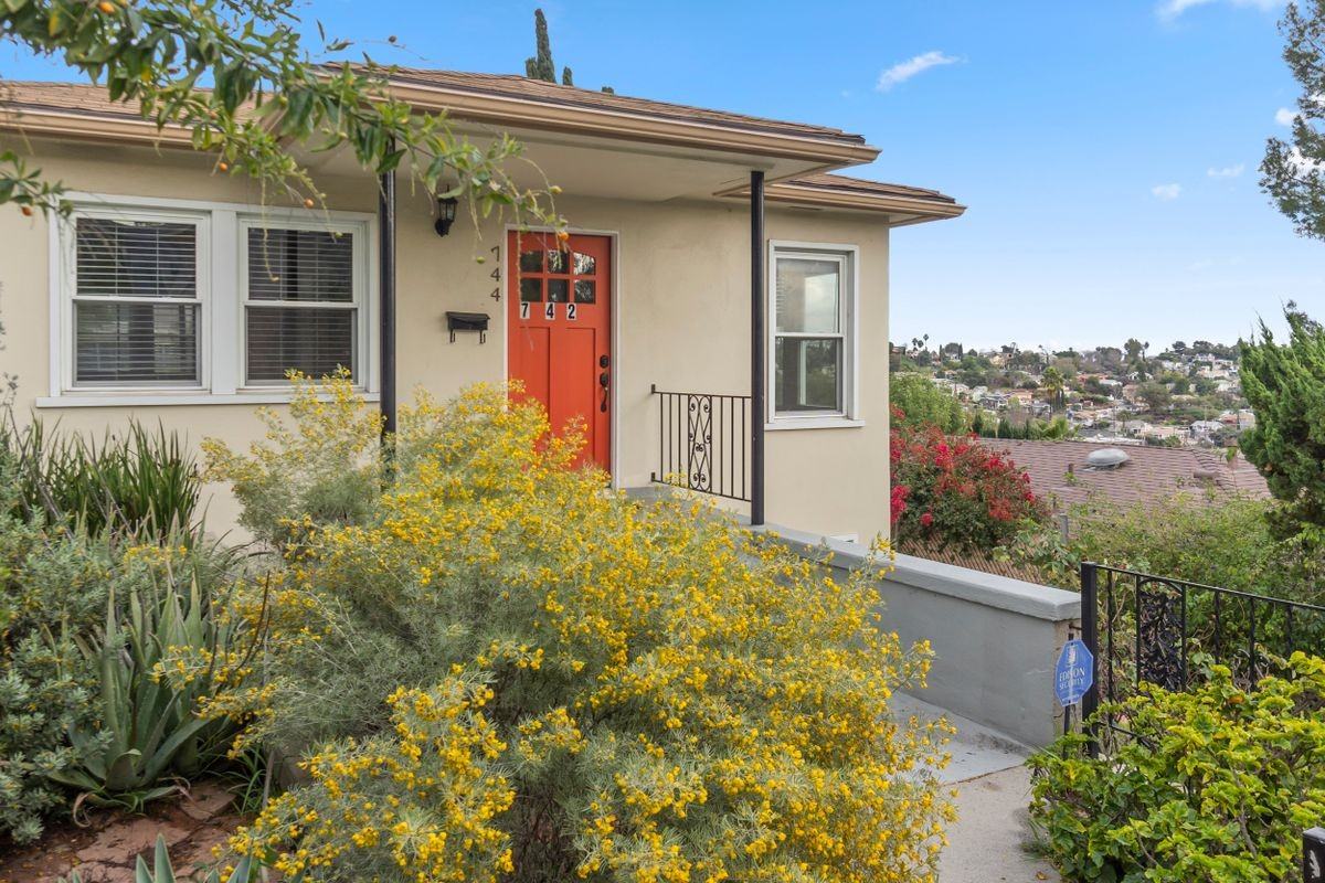 744 Onarga Ave - Photo 4 of 30