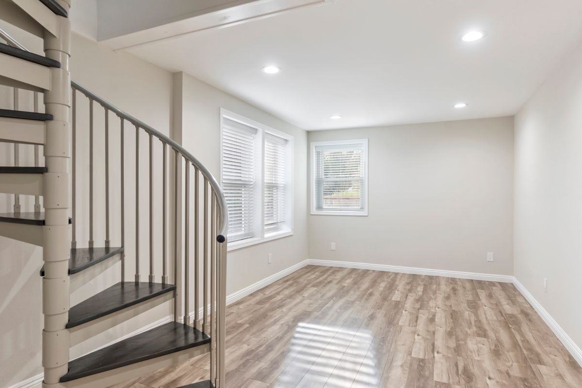 744 Onarga Ave - Photo 5 of 30