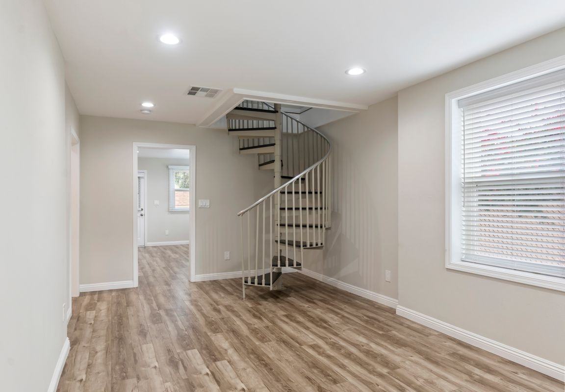 744 Onarga Ave - Photo 6 of 30