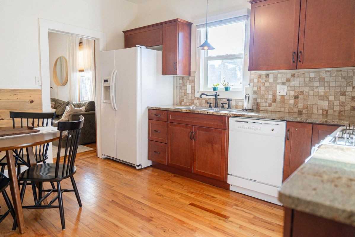 2512 Wood Ave - Photo 3 of 32