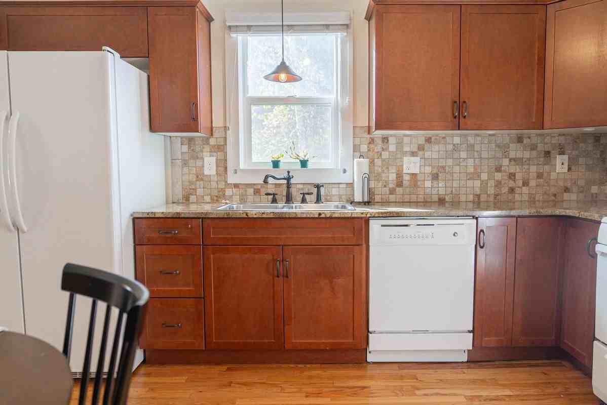 2512 Wood Ave - Photo 4 of 32