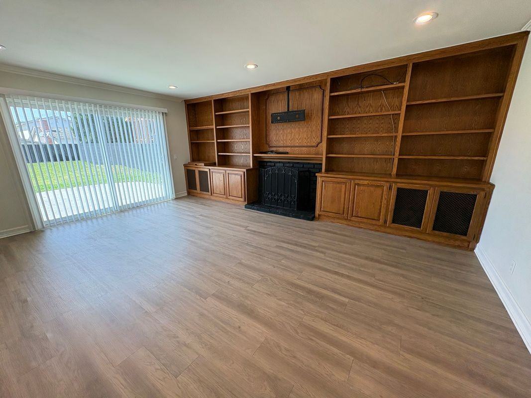 16427 Rosewood St - Photo 4 of 36