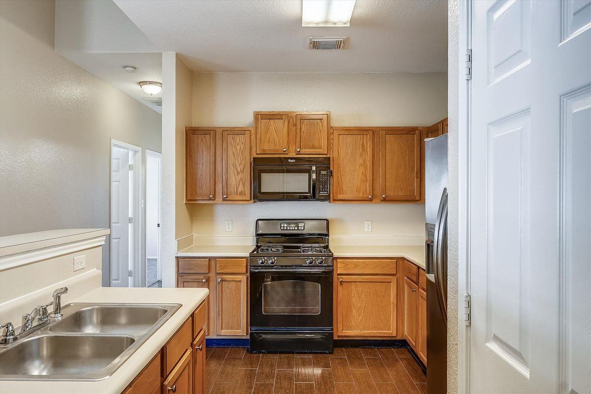 2858 Southampton Way ##B - Photo 3 of 24