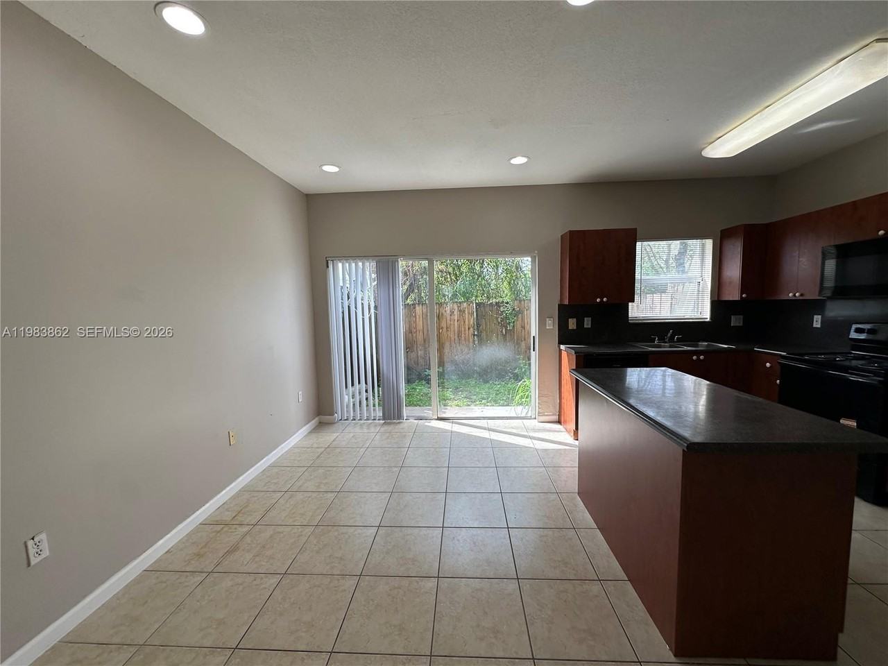 1536 Se 31st Ct #1536 - Photo 4 of 25