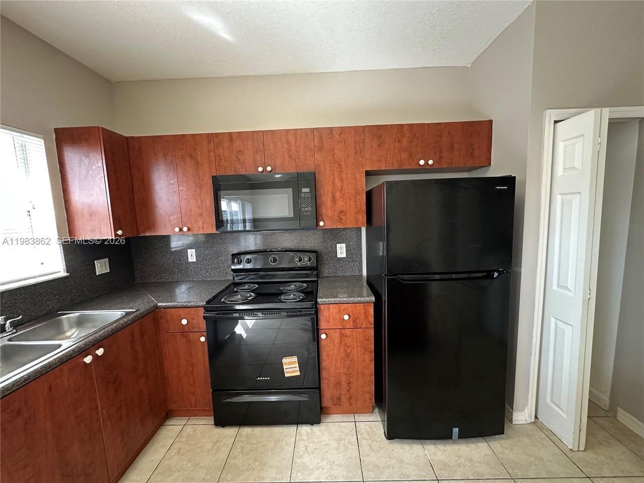 1536 Se 31st Ct #1536 - Photo 6 of 25