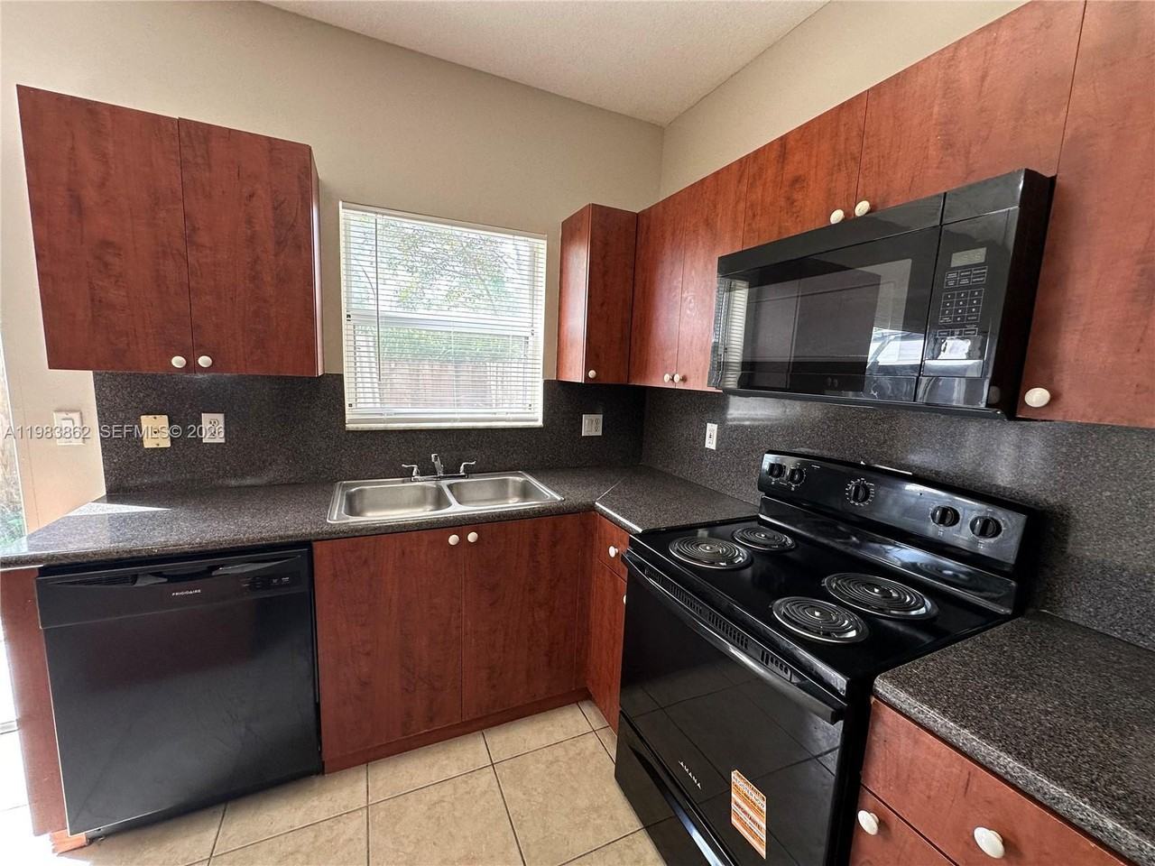 1536 Se 31st Ct #1536 - Photo 7 of 25