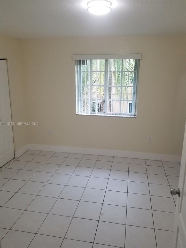 170 Ne 142nd St #3 - Photo 3 of 8