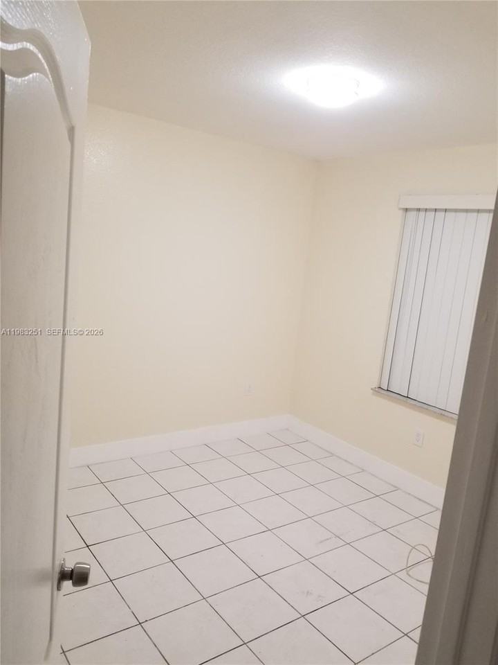 170 Ne 142nd St #3 - Photo 5 of 8