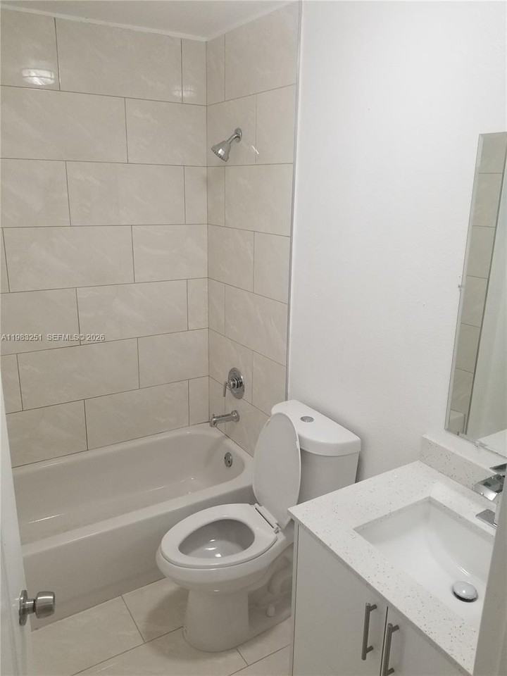 170 Ne 142nd St #3 - Photo 6 of 8