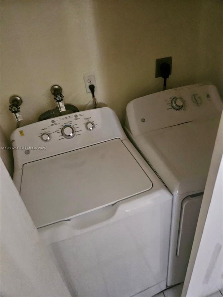 170 Ne 142nd St #3 - Photo 7 of 8