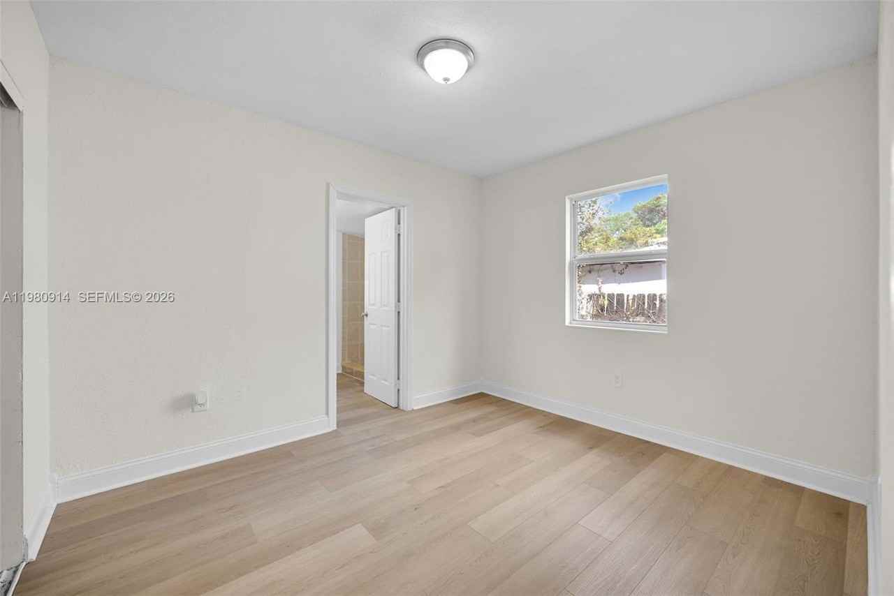 299 Nw 43rd St #ST - Photo 7 of 46