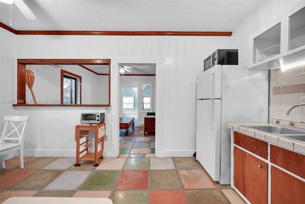 528 Nw 47th St #2 - Photo 4 of 34