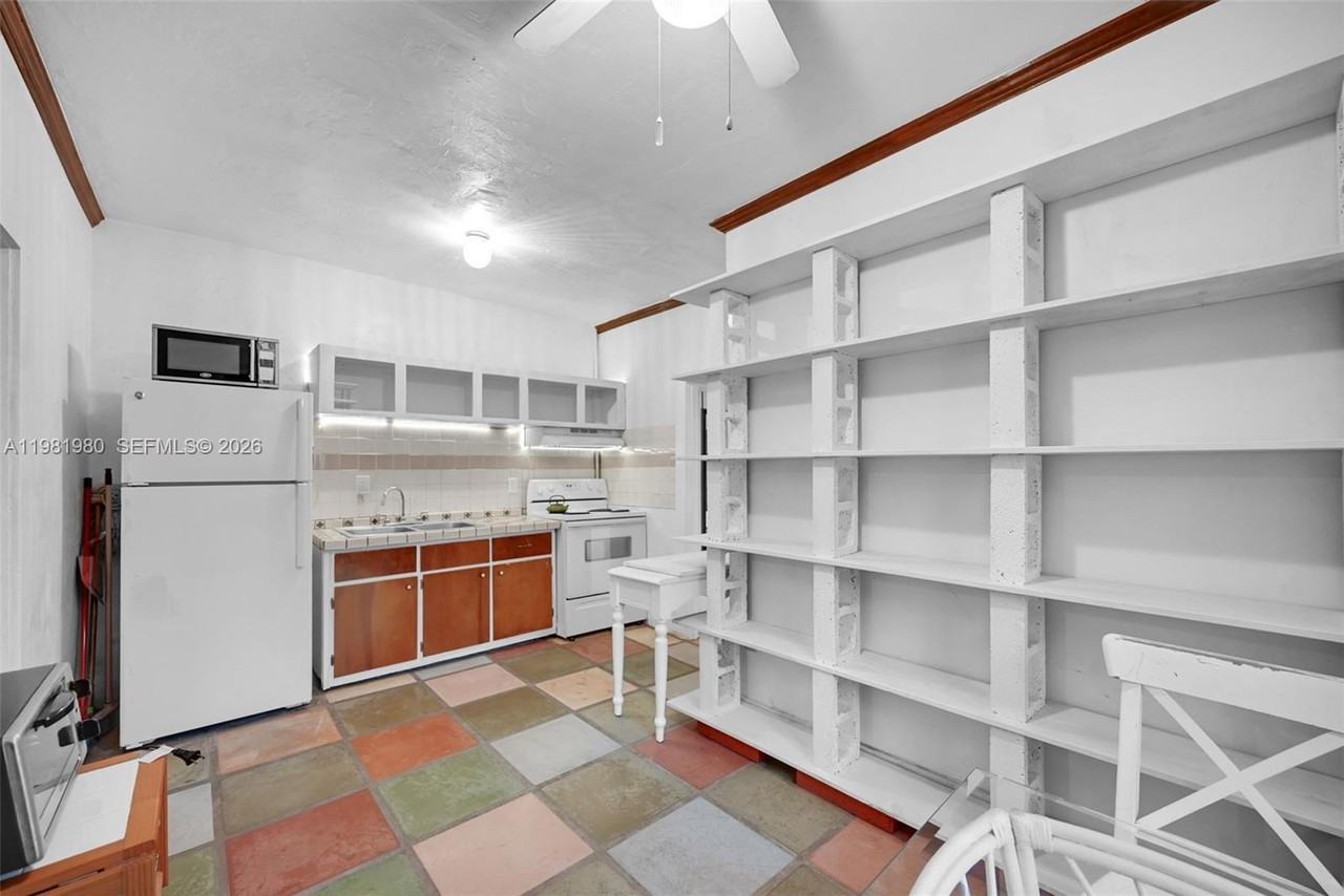 528 Nw 47th St #2 - Photo 6 of 34