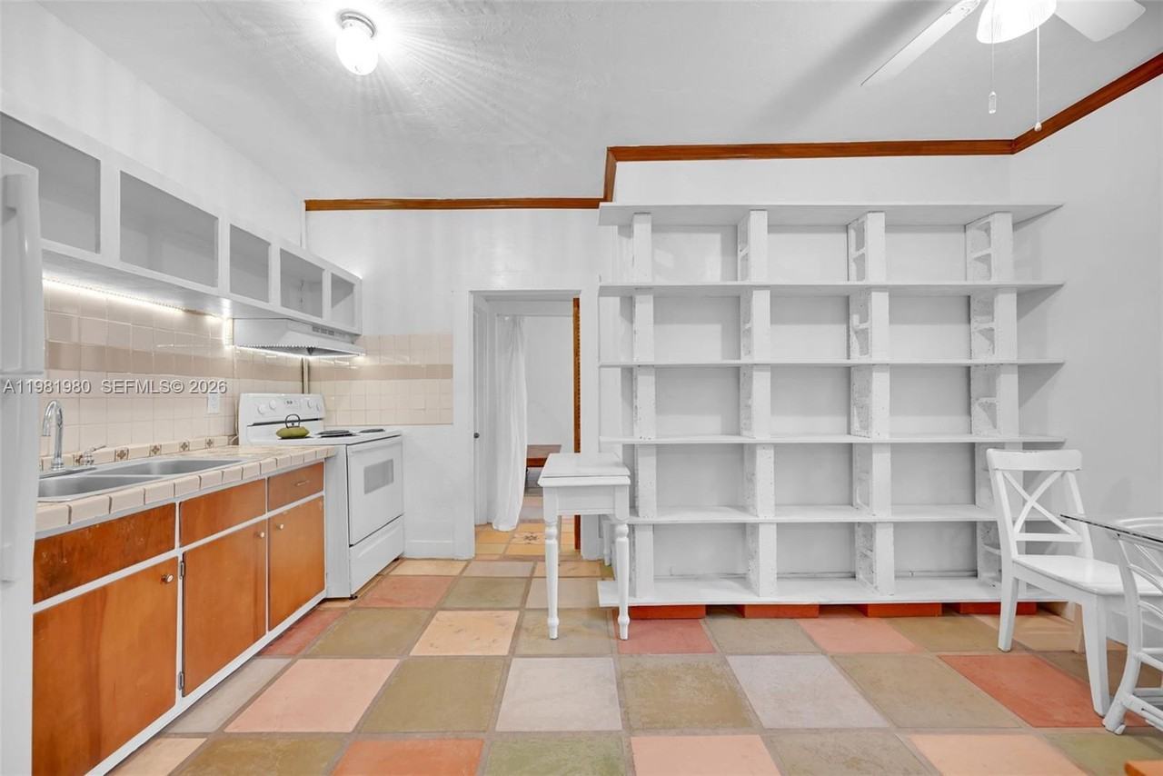 528 Nw 47th St #2 - Photo 7 of 34