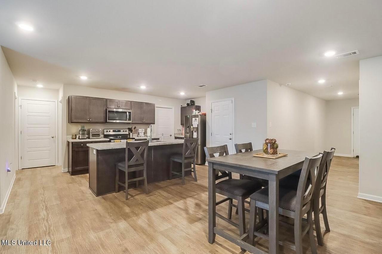 2520 Esplanade St - Photo 4 of 31