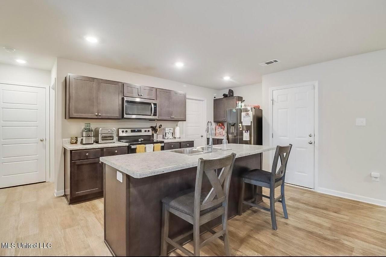 2520 Esplanade St - Photo 5 of 31