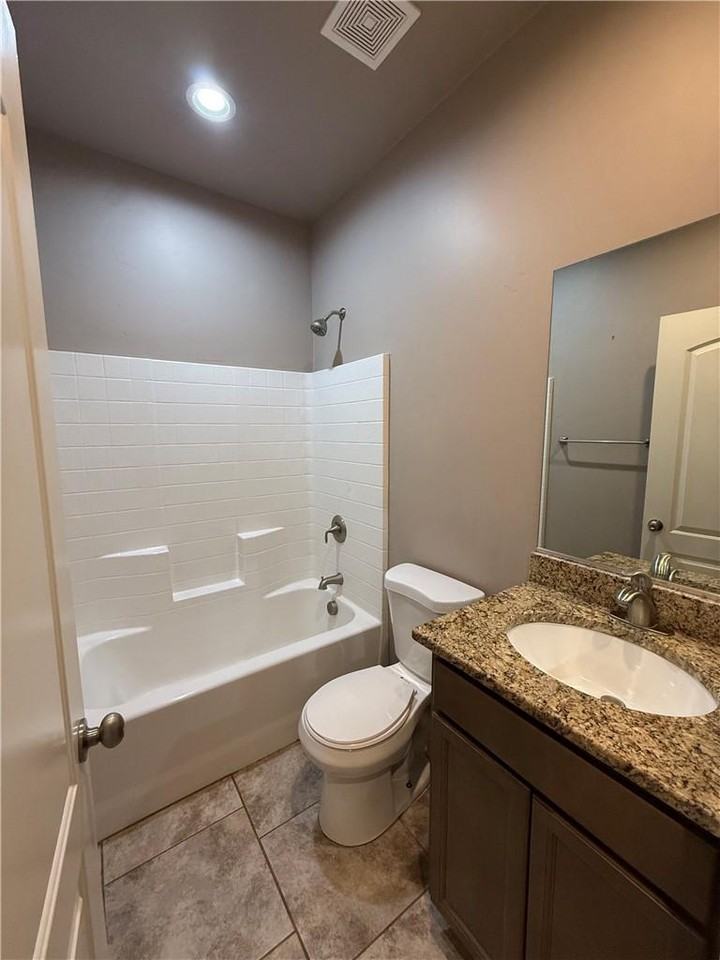 3530 N Irving St - Photo 4 of 8