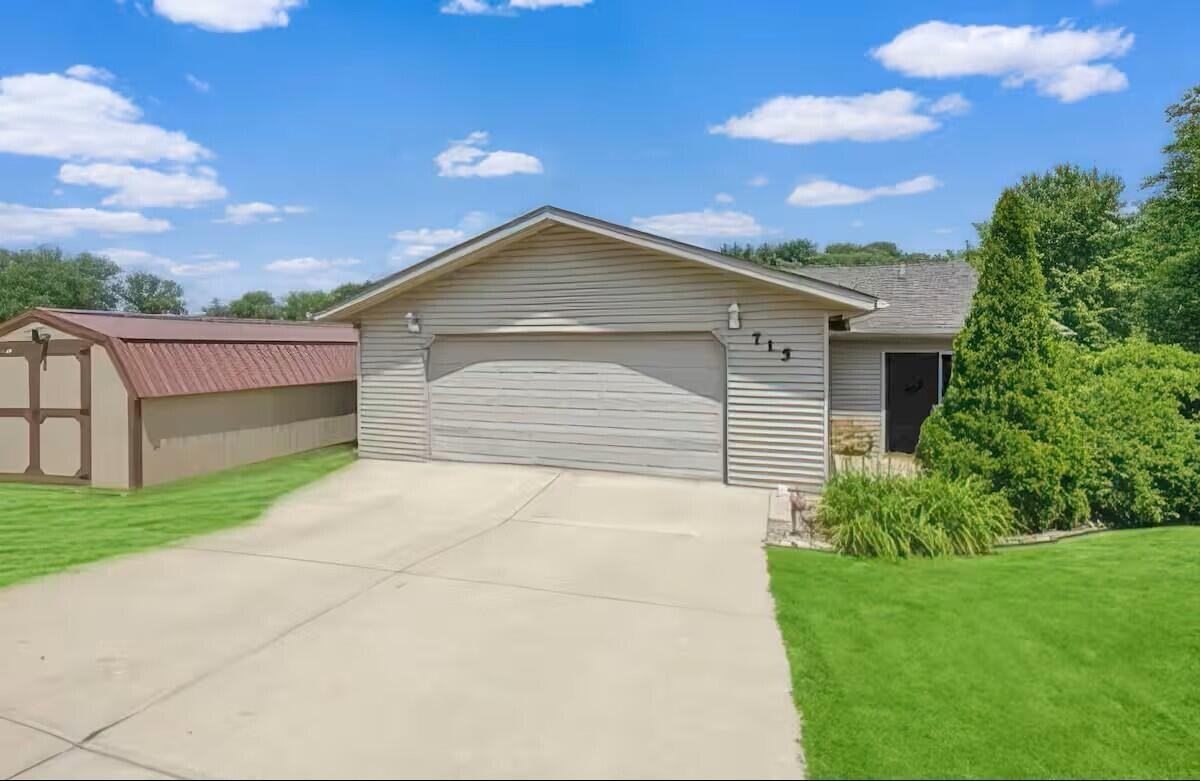 715 Pennsylvania Ave - Photo 4 of 5