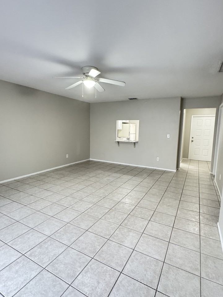 533 Se 6th Ter #2 - Photo 4 of 10