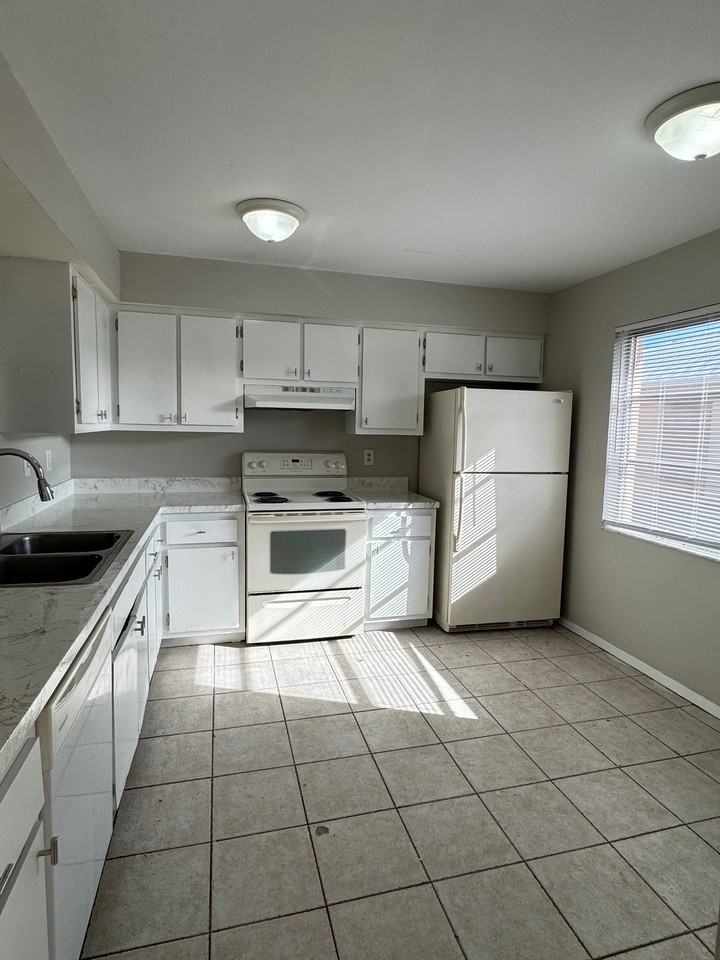 533 Se 6th Ter #2 - Photo 7 of 10