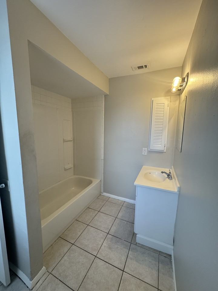 533 Se 6th Ter #2 - Photo 2 of 10