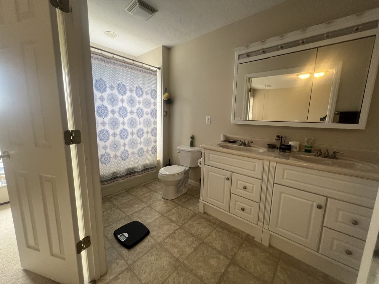 1460 Bergamont St #1 - Photo 3 of 23