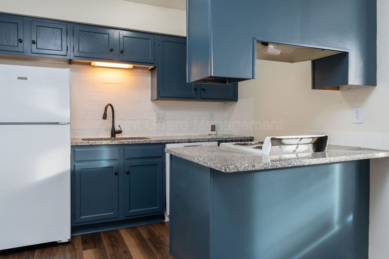 2733 N Amidon Ave #4 - Photo 7 of 37