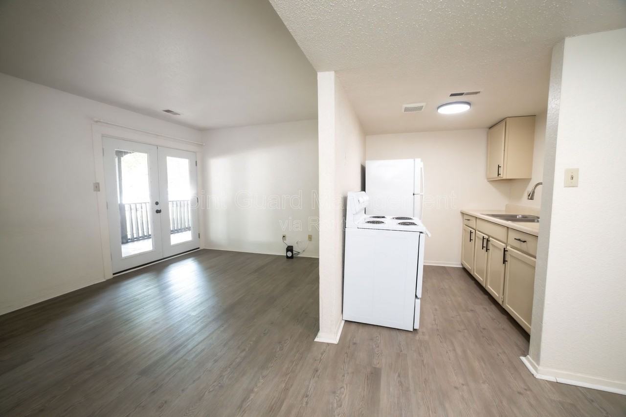 1525 Oxford Pl #1525-29 - Photo 7 of 23