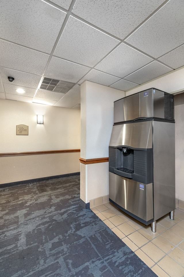 Premier Studio Apartments - Photo 5 of 13